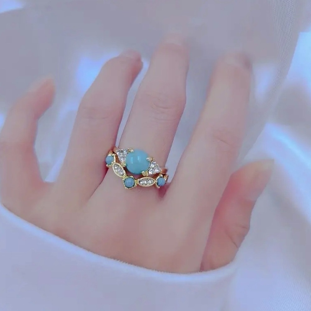 Elegant Gold & Turquoise Ring Set.